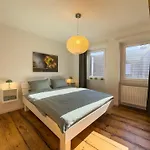 Vyne - Ganzes Haus Mit Privatem Hof & Stellplatz - Grosses Wohnzimmer * Grossfischlingen