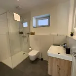 בית נופש Vyne - Ganzes Haus Mit Privatem Hof & Stellplatz - Grosses Wohnzimmer