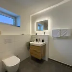 Vyne - Ganzes Haus Mit Privatem Hof & Stellplatz - Grosses Wohnzimmer בית נופש