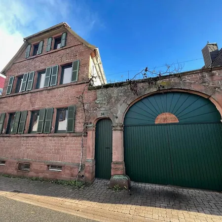 Charmantes Winzerhaus Mit Modernem Luxus بيت للعطل