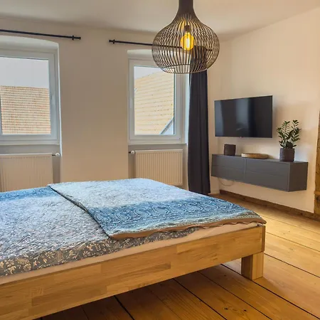 Vyne - Ganzes Haus Mit Privatem Hof & Stellplatz - Grosses Wohnzimmer *