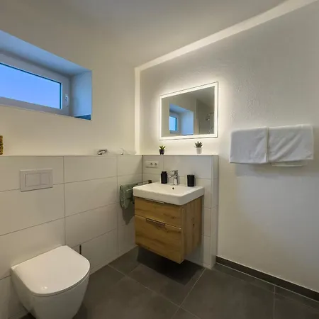 Vyne - Ganzes Haus Mit Privatem Hof & Stellplatz - Grosses Wohnzimmer 펜션