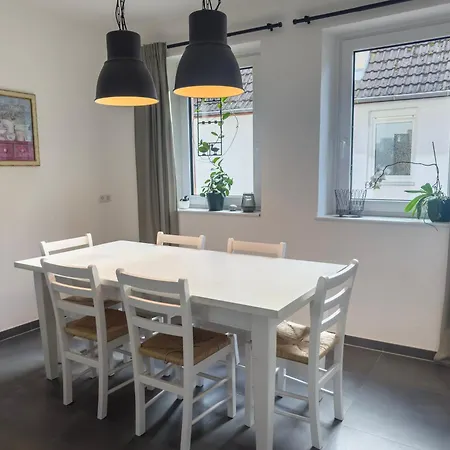 Vyne - Ganzes Haus Mit Privatem Hof & Stellplatz - Grosses Wohnzimmer 別荘 Grossfischlingen