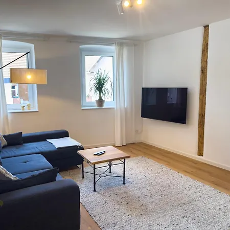 Vyne - Ganzes Haus Mit Privatem Hof & Stellplatz - Grosses Wohnzimmer 別荘