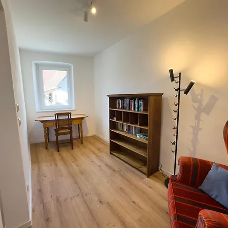 Vyne - Ganzes Haus Mit Privatem Hof & Stellplatz - Grosses Wohnzimmer *