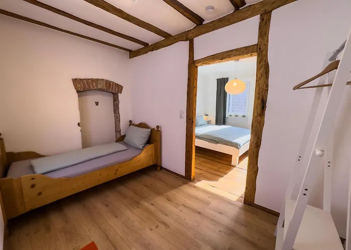 Vyne - Ganzes Haus Mit Privatem Hof & Stellplatz - Grosses Wohnzimmer 別荘 *