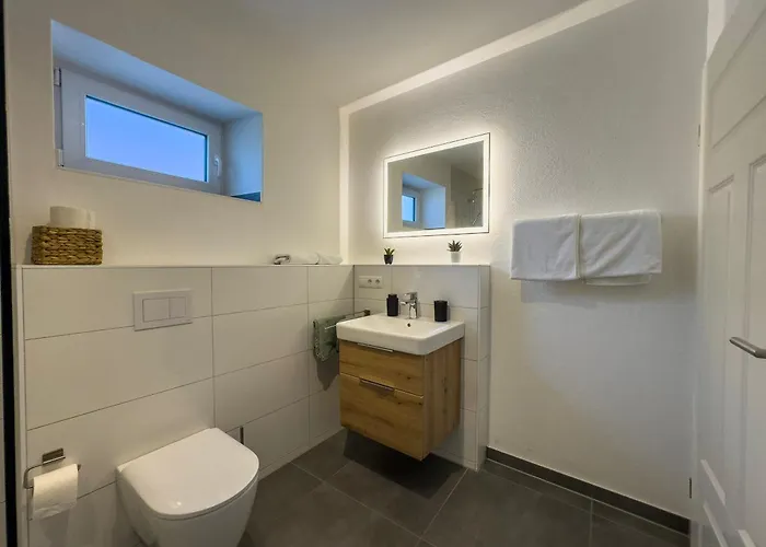 Vyne - Ganzes Haus Mit Privatem Hof & Stellplatz - Grosses Wohnzimmer 別荘