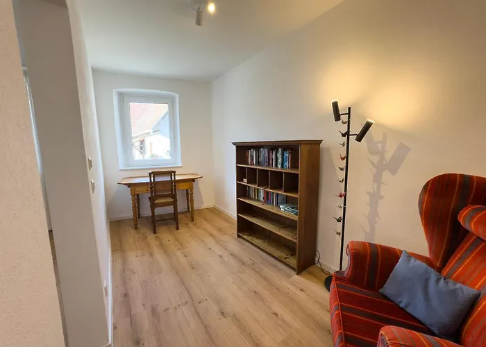 Vyne - Ganzes Haus Mit Privatem Hof & Stellplatz - Grosses Wohnzimmer *